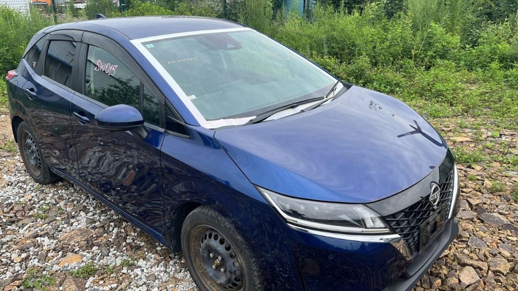 Бронеплёнка на лобовом стекле автомобиля