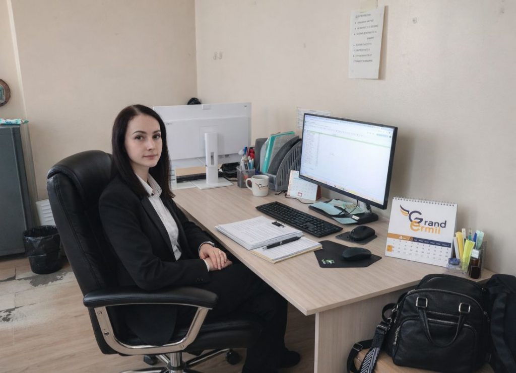 Алина, диспетчер по расстановке автомобилей в автовозах